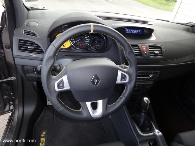 Megane RS kojetaulu